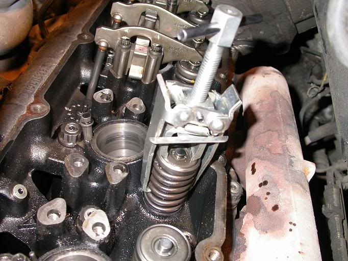 Valve spring compressor Ford Power Stroke Nation